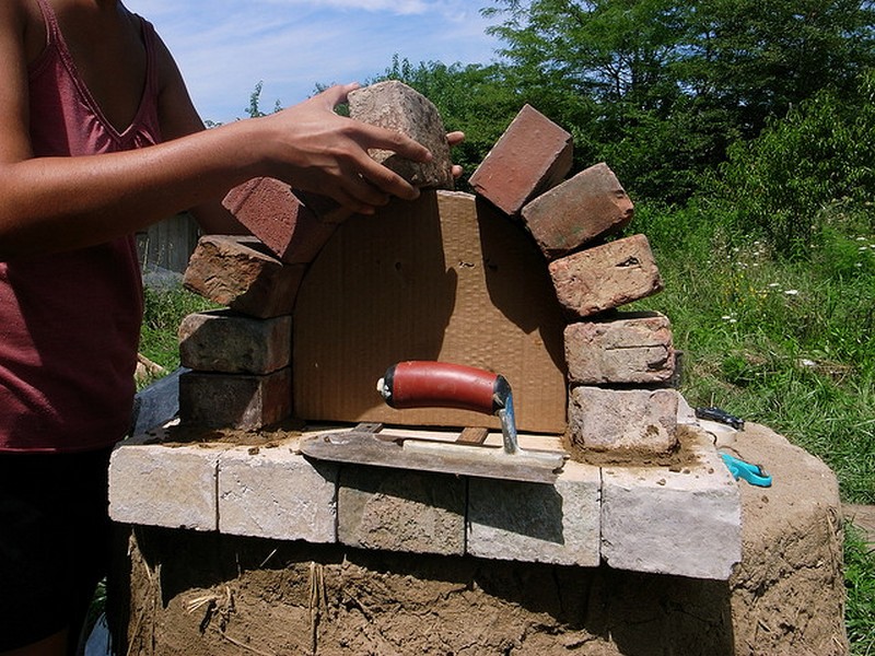 DIY-Cob-Pizza-Oven-9.JPG