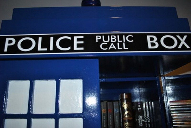 DIY TARDIS Bookshelf