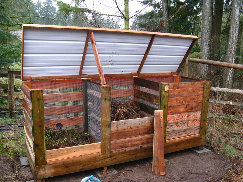 DIY Compost Bin: How to Build a Bucket Compost Bin - Mama on the Homestead