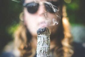 To enhance relaxation and mental well-being, sage leaves can be bound and burned as incense.