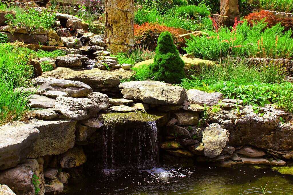 A Comprehensive Guide to Landscaping Rocks: Types and Uses – The garden!