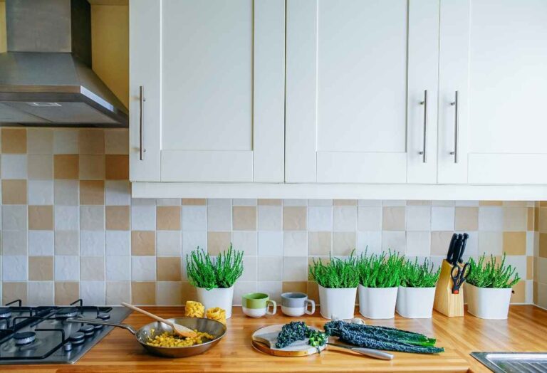 An image of the moroccan-inspired backsplash patterns for kitchens.