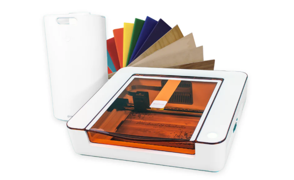 An image of the Glowforge Aura.