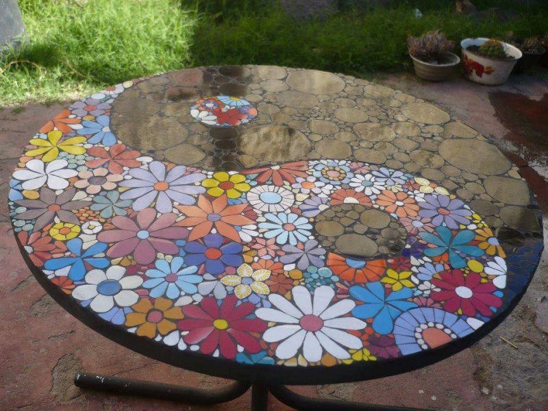 OK - someone has a lot of time and energy invested in this table. If you've ever tried mosaics, we think you'll agree this a great result. We'd be proud of it if it was our work...