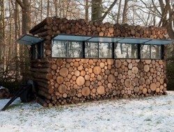 Log Cabin on Wheels - Windows Open