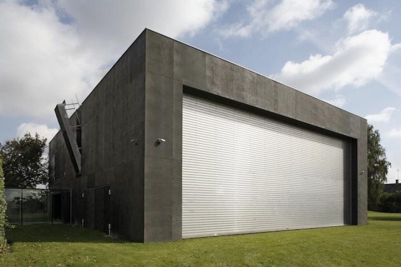 A giant shutter on the southern elevation also functions as an equally gigantic movie projection screen.