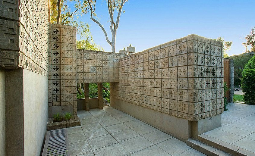 Millard House by Frank Lloyd Wright -  Entry courtyard