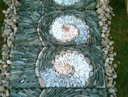 Slate and pebble mosaic illusion