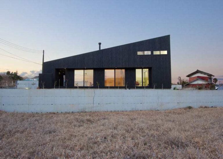 Onjuku Surf Shack by BAKOKO