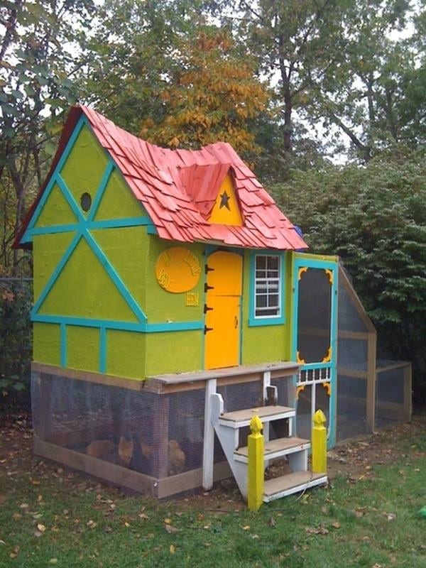 Isn’t this the cutest chicken coop? I bet the kids would love to have this as their playhouse.