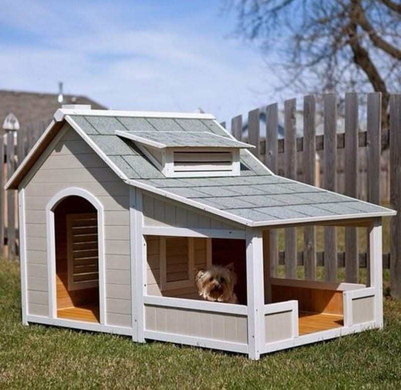 This kennel complete with veranda (porch) is a great idea, particularly with summer practically upon us here in the southern hemisphere.  Remember that shade and plenty of clean water are just as important to your furry friends as they are to us.