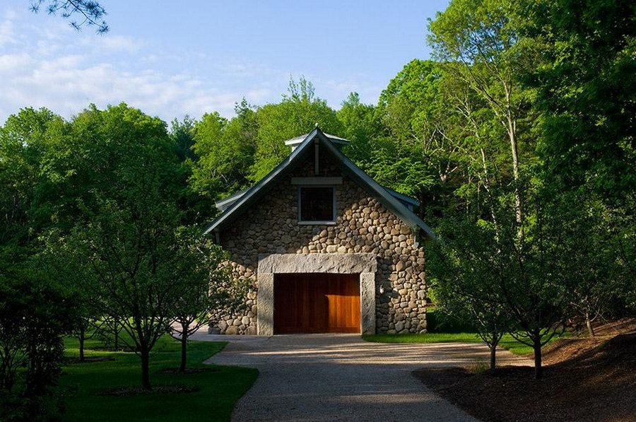 Highland Residence - Garage with studio above