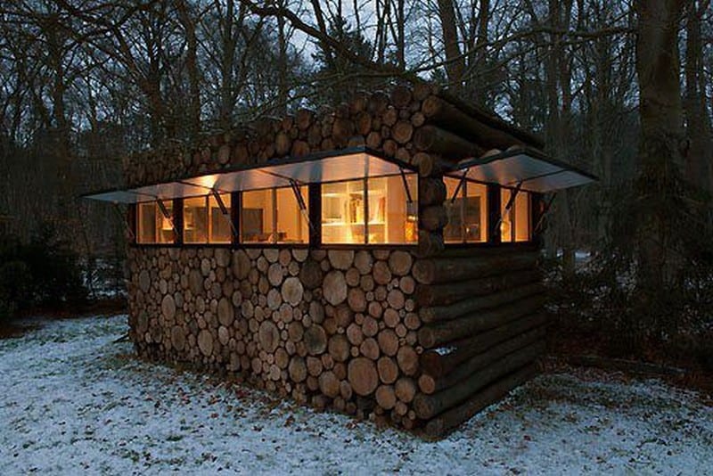 Log cabin on wheels