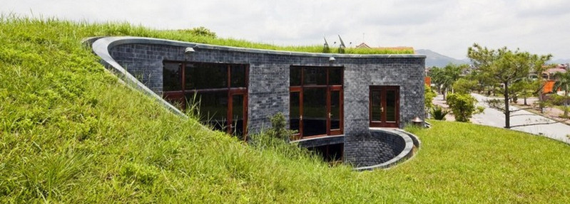 The green roof and central courtyard create natural air-conditioning...