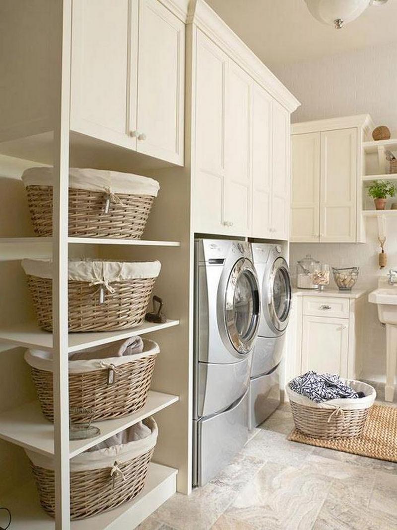 Isn't it true that in most homes the laundry is almost the 'forgotten' room? I love this one for its pristine feeling but it would look like that for less than five minutes in my house. Is this OCD territory or do you think laundries can really look like this?