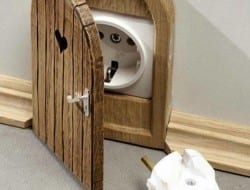 How many times do parents tell children "don't play with the power points" and yet with this cute little mouse door, they wouldn't be able to keep away. Hands up who thinks this was made by a non-parent?