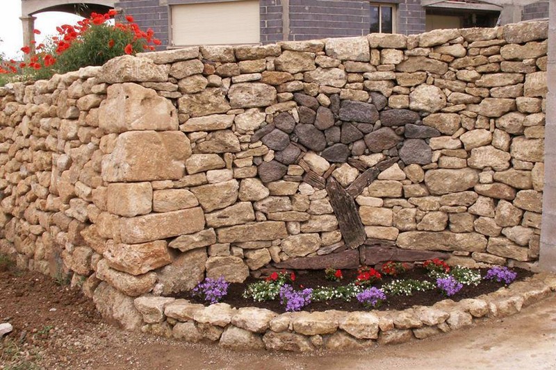 What do you think of this dry stone wall by Alain Mathieu and Manuel Borralho?