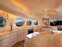 Yes - this is a real Flintstone house, not a PhotoShopped image :)