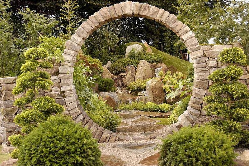 This is a nice take on the traditional Chinese moon gate. Could you find a spot for it in your garden?