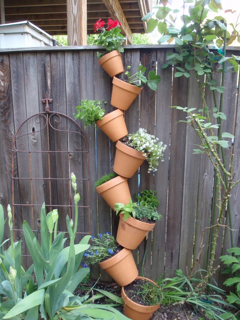 Topsy-Turby Vertical Garden - Log Home