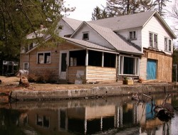 Floating Farmhouse - Narrowsburg, New York