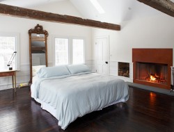 Floating Farmhouse - Narrowsburg, New York