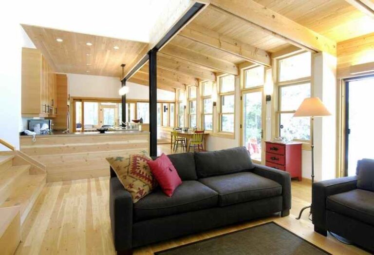 Seasonal Ontario Cabin - Lake Muskoka, Canada