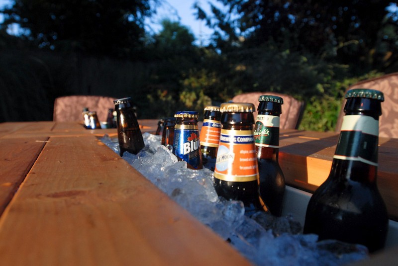 Garden beer deals cooler table