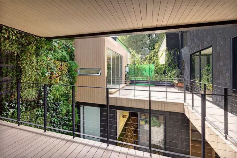 Vertical Garden Keeps Casa CorManca Cool and Comfortable - Ciudad de México, México