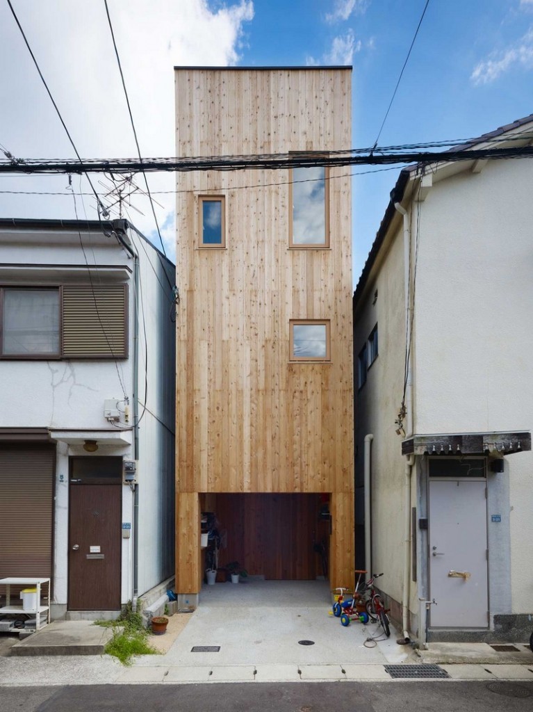 A Tiny House by Fujiwarramuro Architetects - Nada, Japan