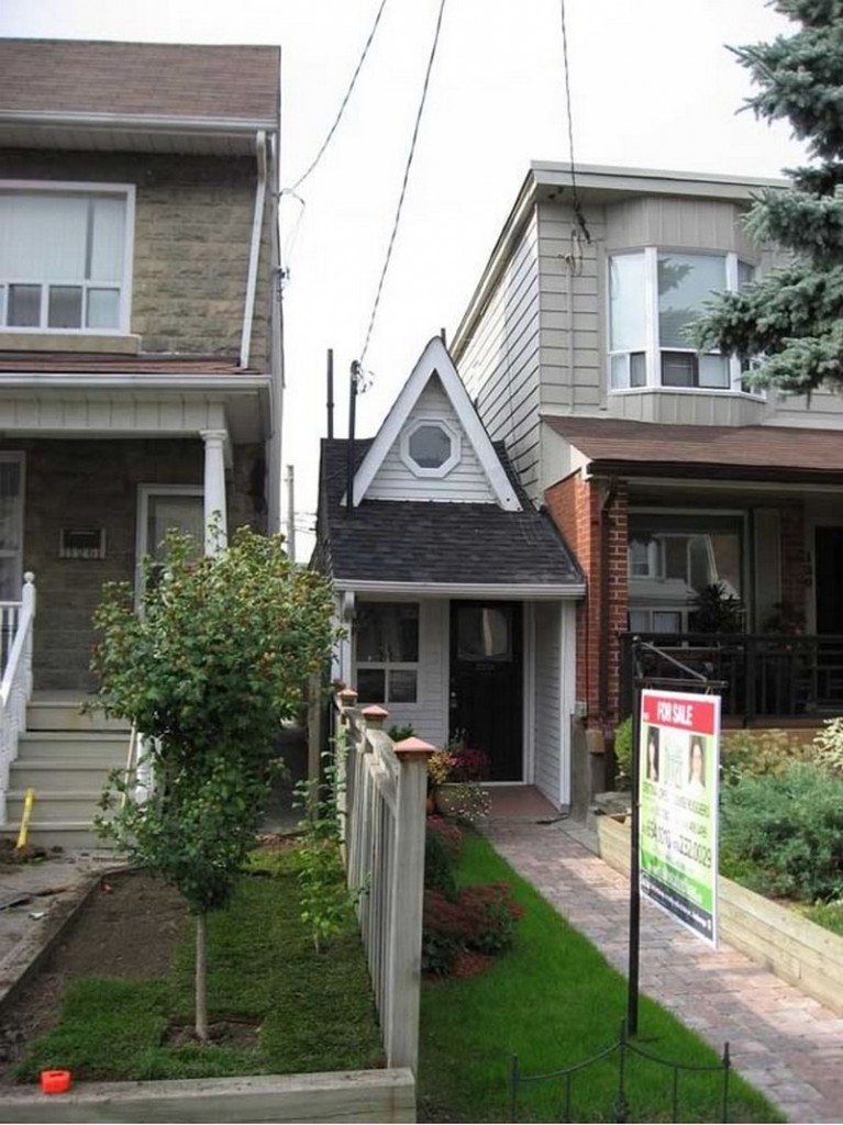 Toronto's Tiniest Home by Arthur Weeden - Toronto, Canada