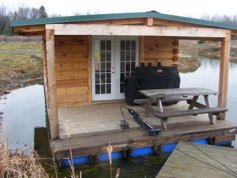 Tiny Floating Lo0g Cabin - Penfield,New York,USA