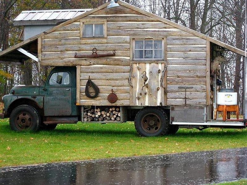 Where would you be heading if you had this mobile home?