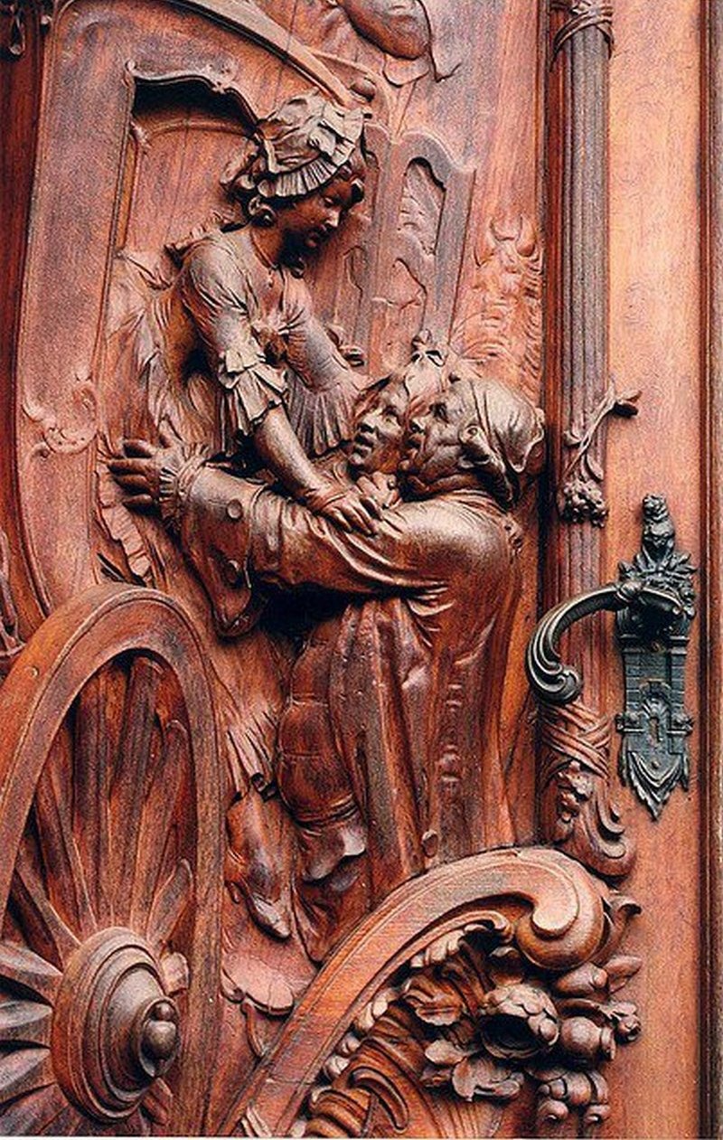 What an absolutely amazing entry door.