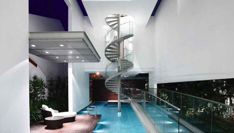 Laut House Pool