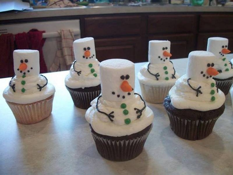 DIY Snowmen Cupcakes
