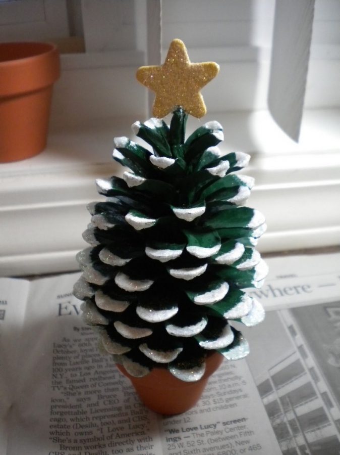 DIY Pine Cone Christmas Tree - DIY Home World