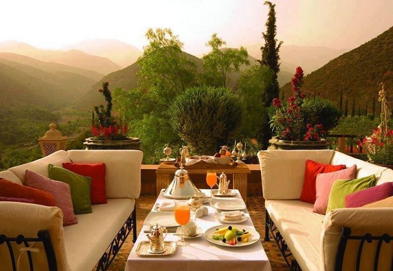 A lovely clear day, a great location. Would you be happy lunching with family and friends here?