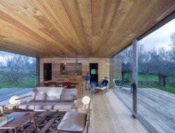 Casa B - dressed in yellow - Segovia Spain
