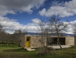 Casa B - dressed in yellow - Segovia Spain
