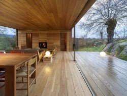 Casa B - dressed in yellow - Segovia Spain
