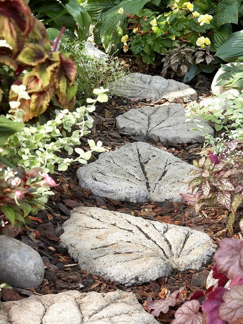 DIY Leaf-Shaped Stepping Stones