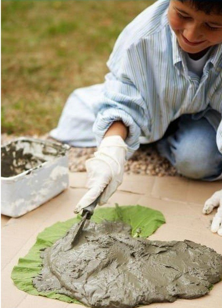 DIY Leaf-Shaped Stepping Stones - Apply Concrete