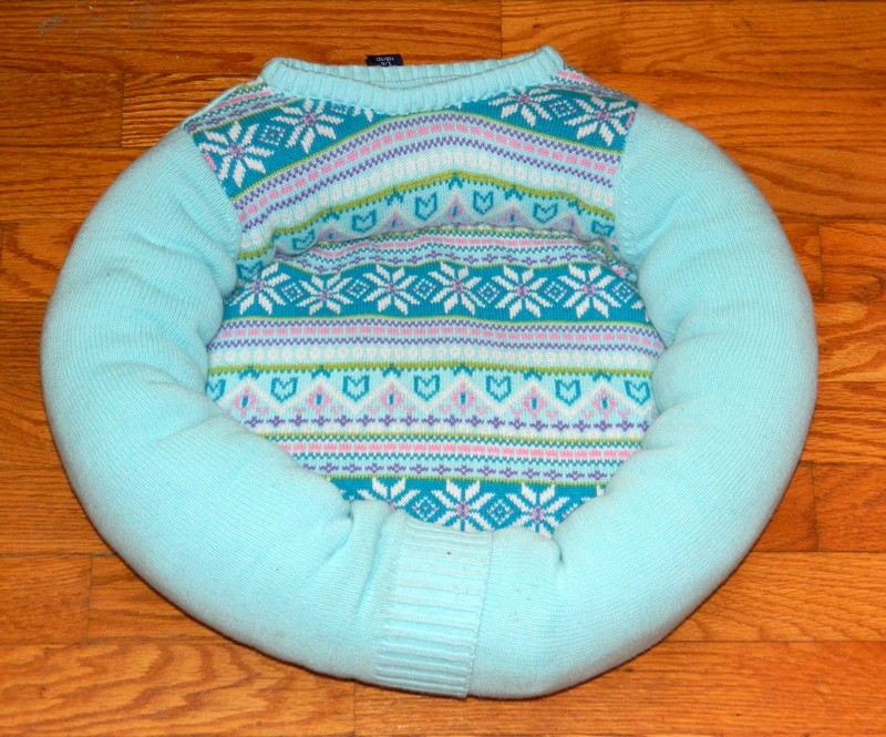 DIY Sweater Pet Bed