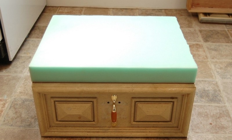 DIY Drawer Ottoman