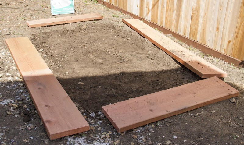 DIY Greenhouse Raised Garden Bed