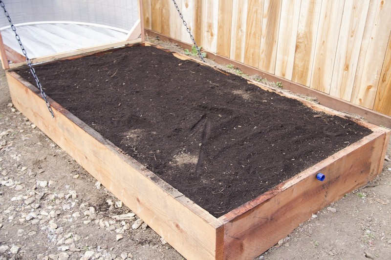 DIY Greenhouse Raised Garden Bed