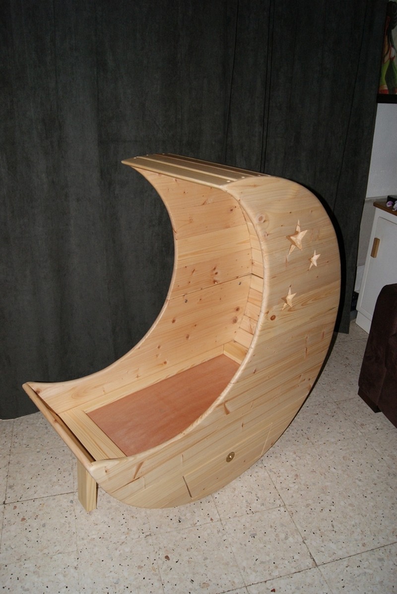 crescent moon shaped bassinet