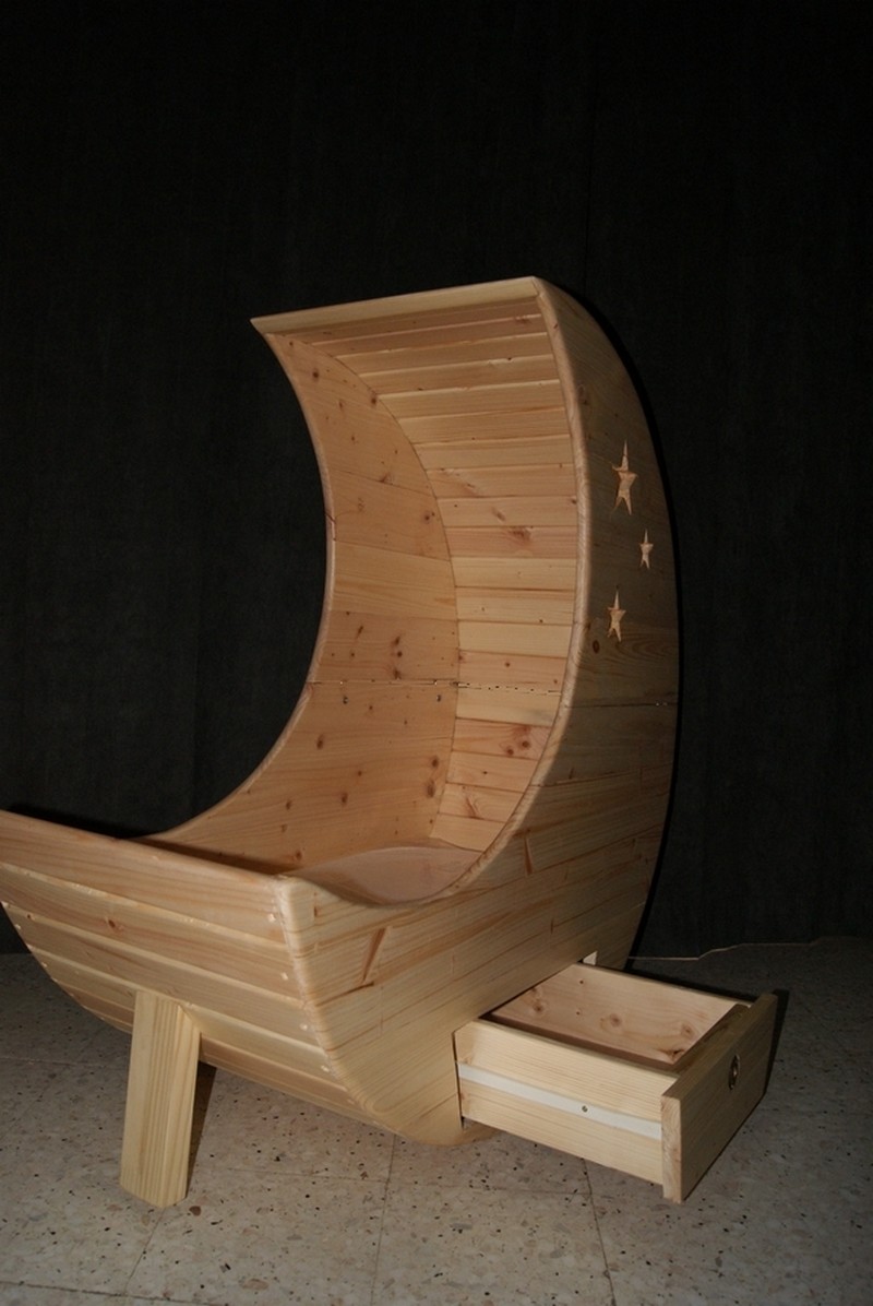 crescent moon shaped bassinet