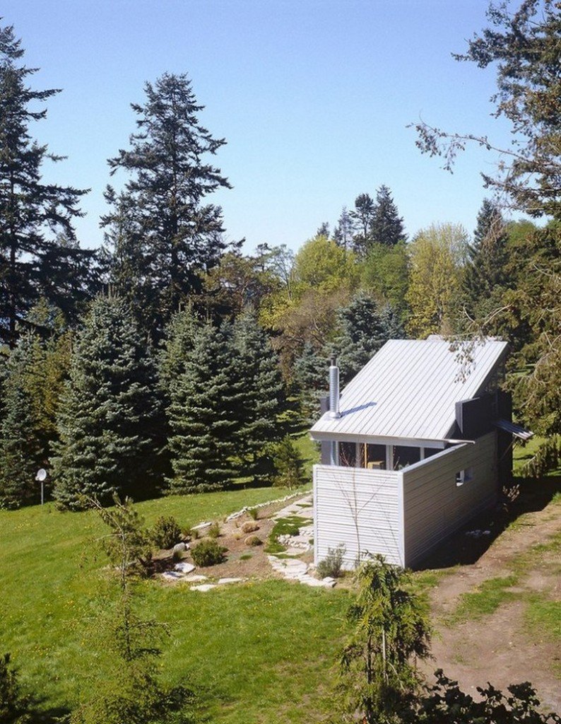 The C3 Cabin - Privacy Wall at Garden